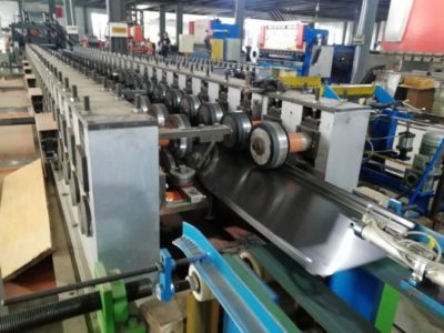 Rack shelf roll forming machine