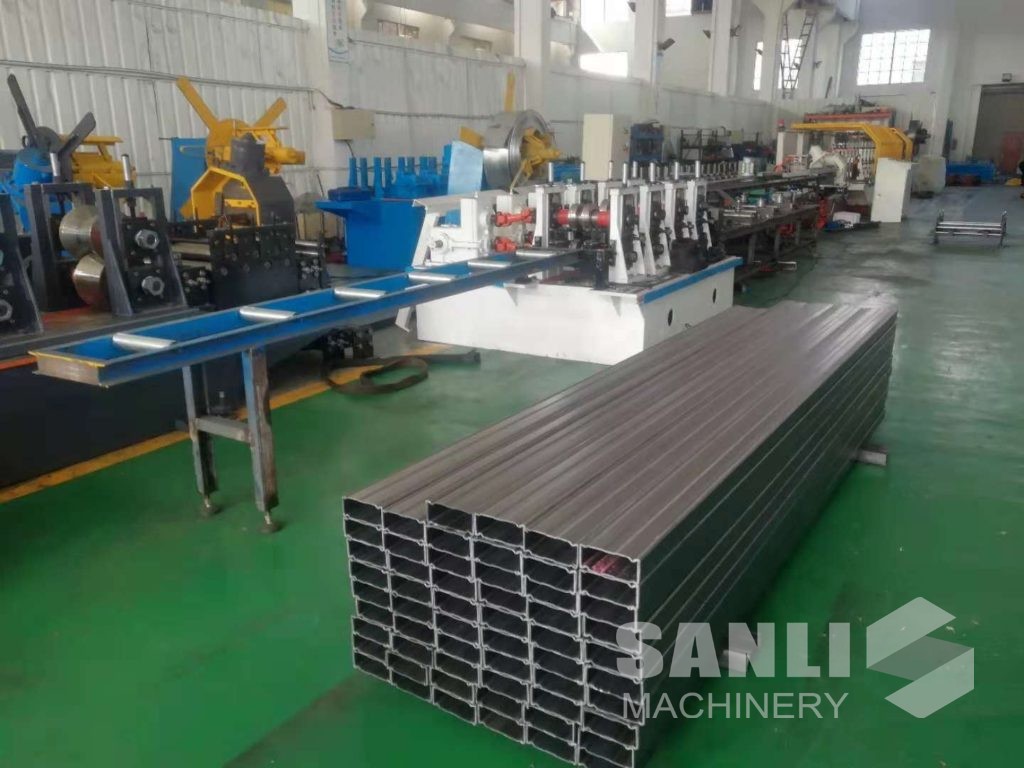 Automatic-Rack-Box-Beam-Roll-Forming-Machine