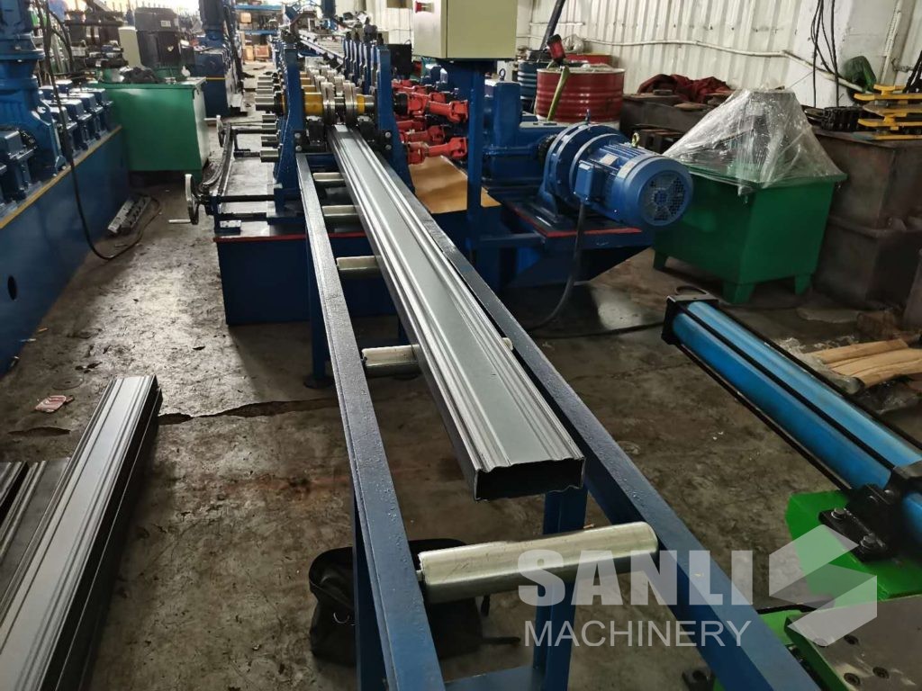 auto box beam roll forming machine