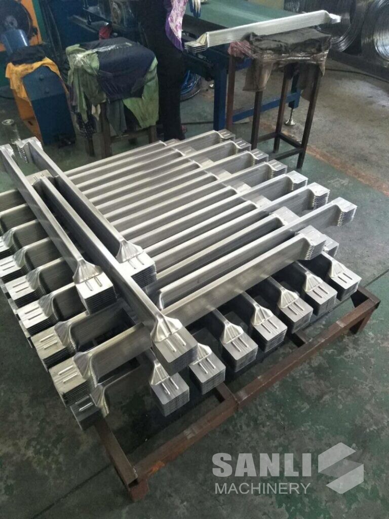 wire mesh decking forming machine